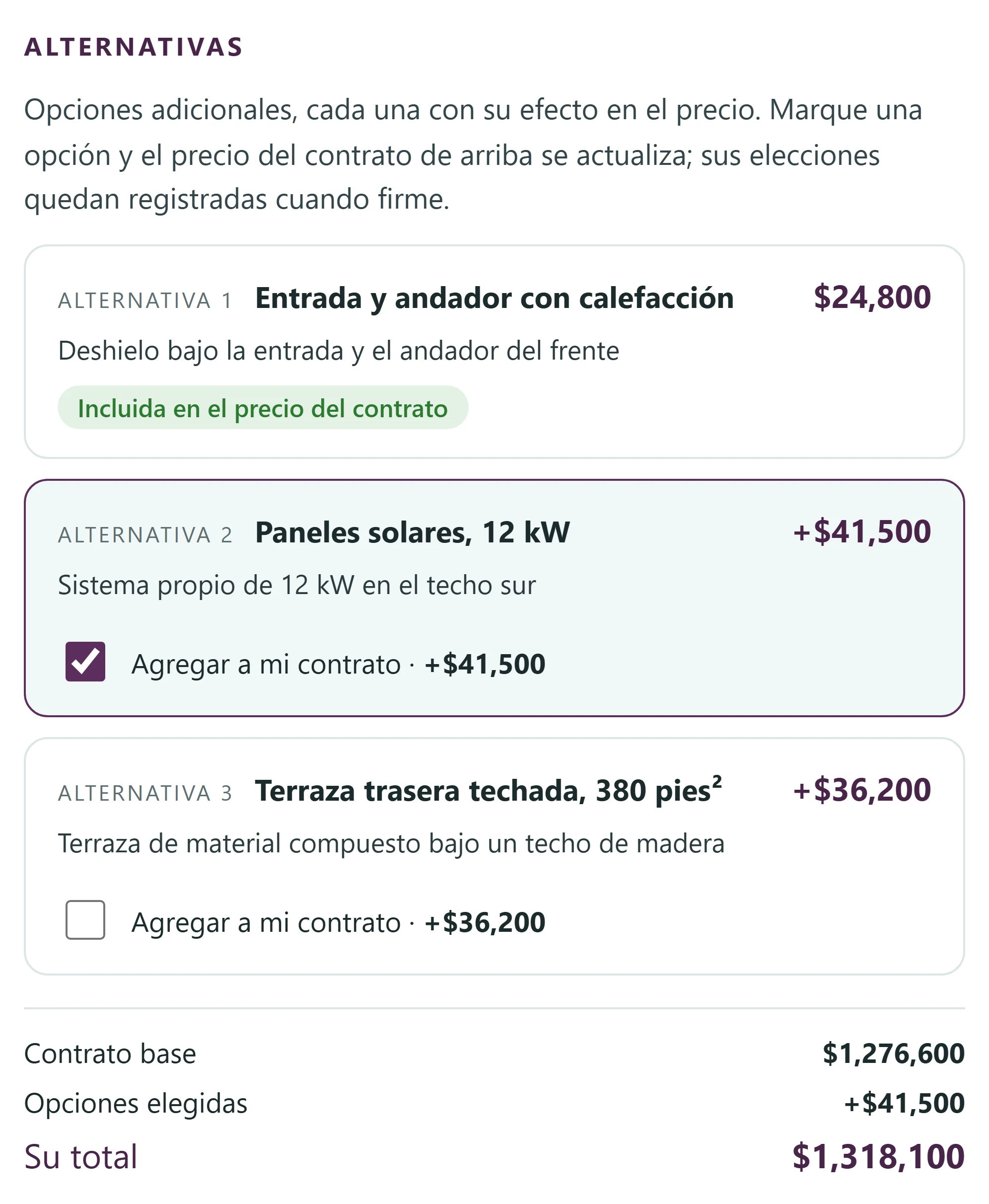 La sección Alternativas de la misma propuesta, en español: la entrada y el andador del frente con calefacción, de $24,800, incluidos en el precio del contrato; paneles solares de 12 kW, marcados para agregar $41,500; una terraza trasera techada de $36,200, sin marcar; y el total, que pasa de un contrato base de $1,276,600 a $1,318,100