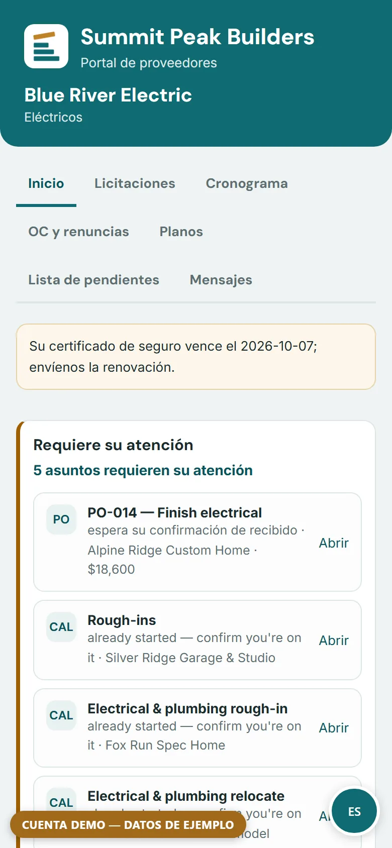 Portal de subcontratistas de SelfConstruct en un teléfono: aviso de vencimiento del seguro y órdenes de compra y tareas que requieren atención
